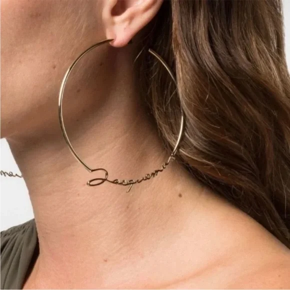 NEW Jacquemus Gold Cursive Script Logo Open Large Hoop Earrings $350 MSRP - Picture 6 of 12